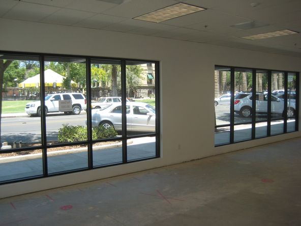 Retail For Lease: 213 W 8th St, Hanford, CA 93230